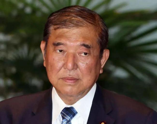 石破茂的“孤岛选战”：从众星捧月到众叛亲离的一年