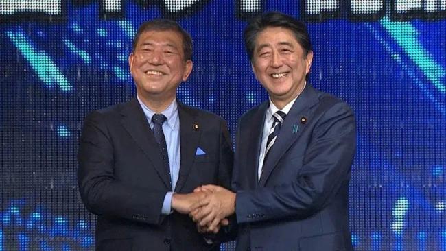 石破茂的“孤岛选战”：从众星捧月到众叛亲离的一年