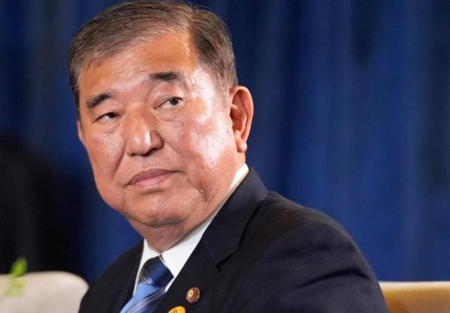 石破茂的“孤岛选战”：从众星捧月到众叛亲离的一年