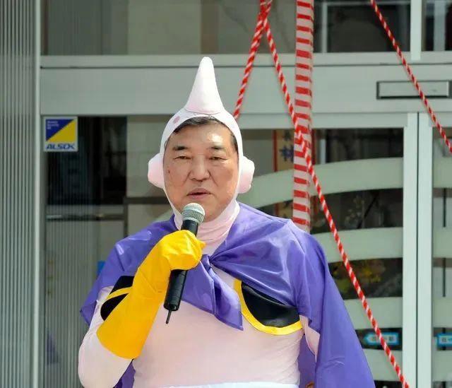 石破茂的“孤岛选战”：从众星捧月到众叛亲离的一年